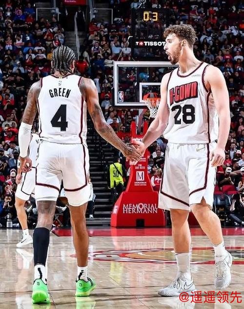 阿门与阿尔瓦拉多一笑泯恩仇，火箭有意引进控卫，小霍勒迪或将离队